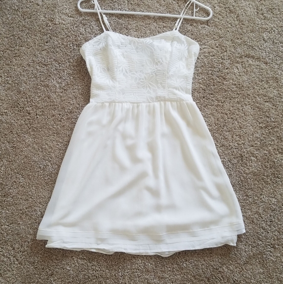 SOLD | White lace dress - Picture 2 of 9